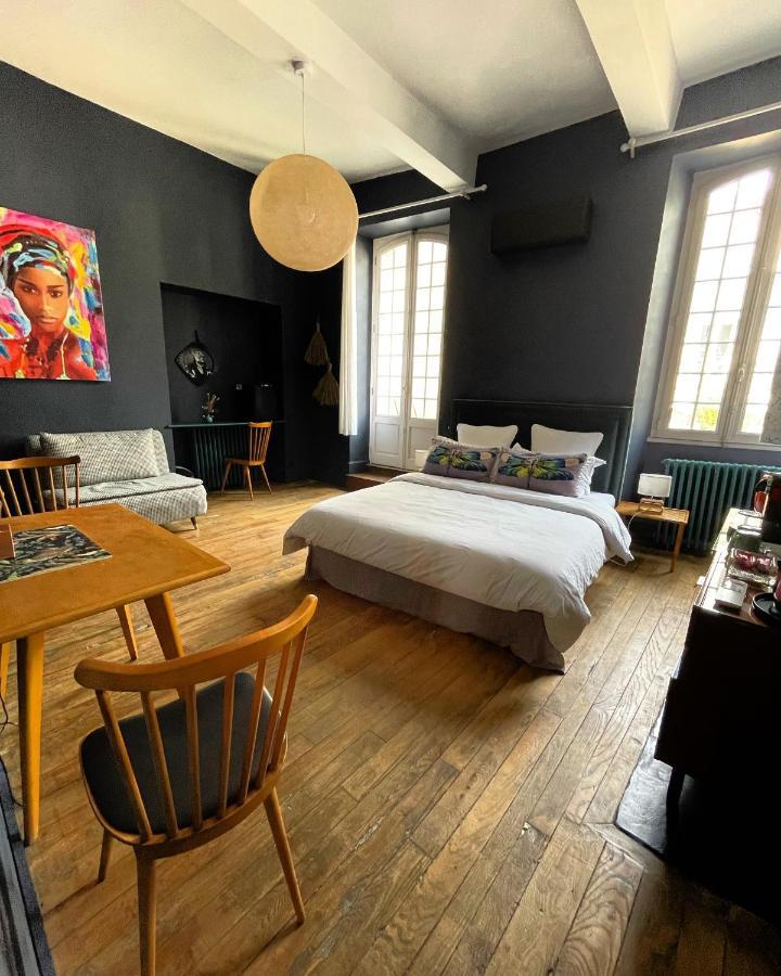 La Maison aux murs anciens et ses chambres Tarbes Extérieur photo