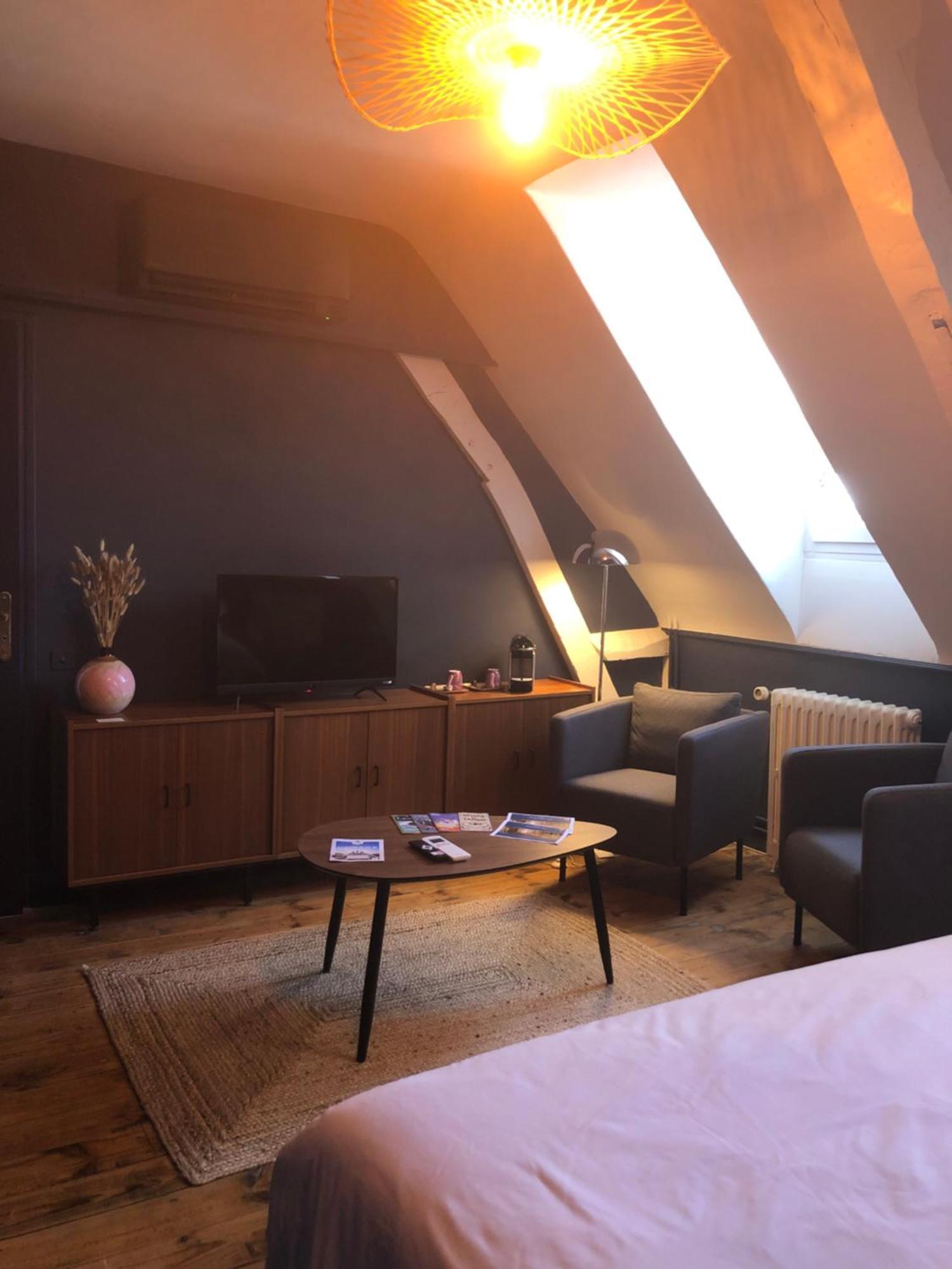 La Maison aux murs anciens et ses chambres Tarbes Extérieur photo